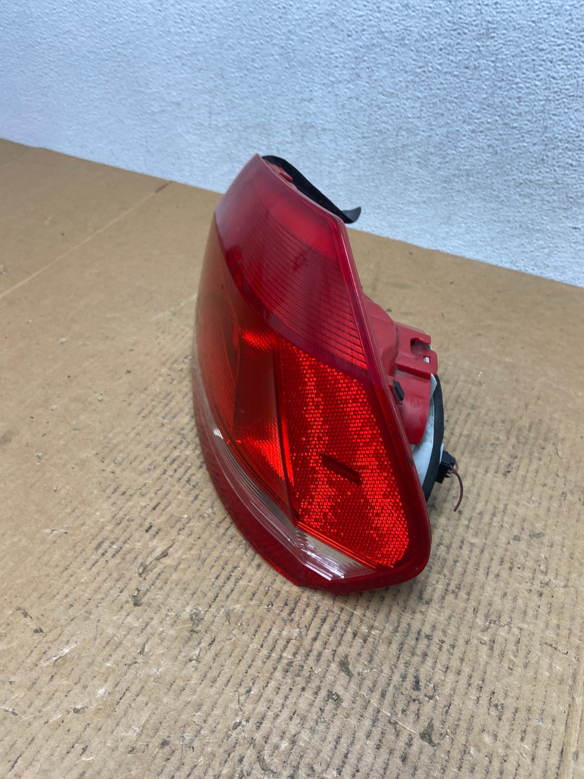 2012 to 2015 Volkswagen Passat Right Passenger Rh Side Tail light AE0220 LK1