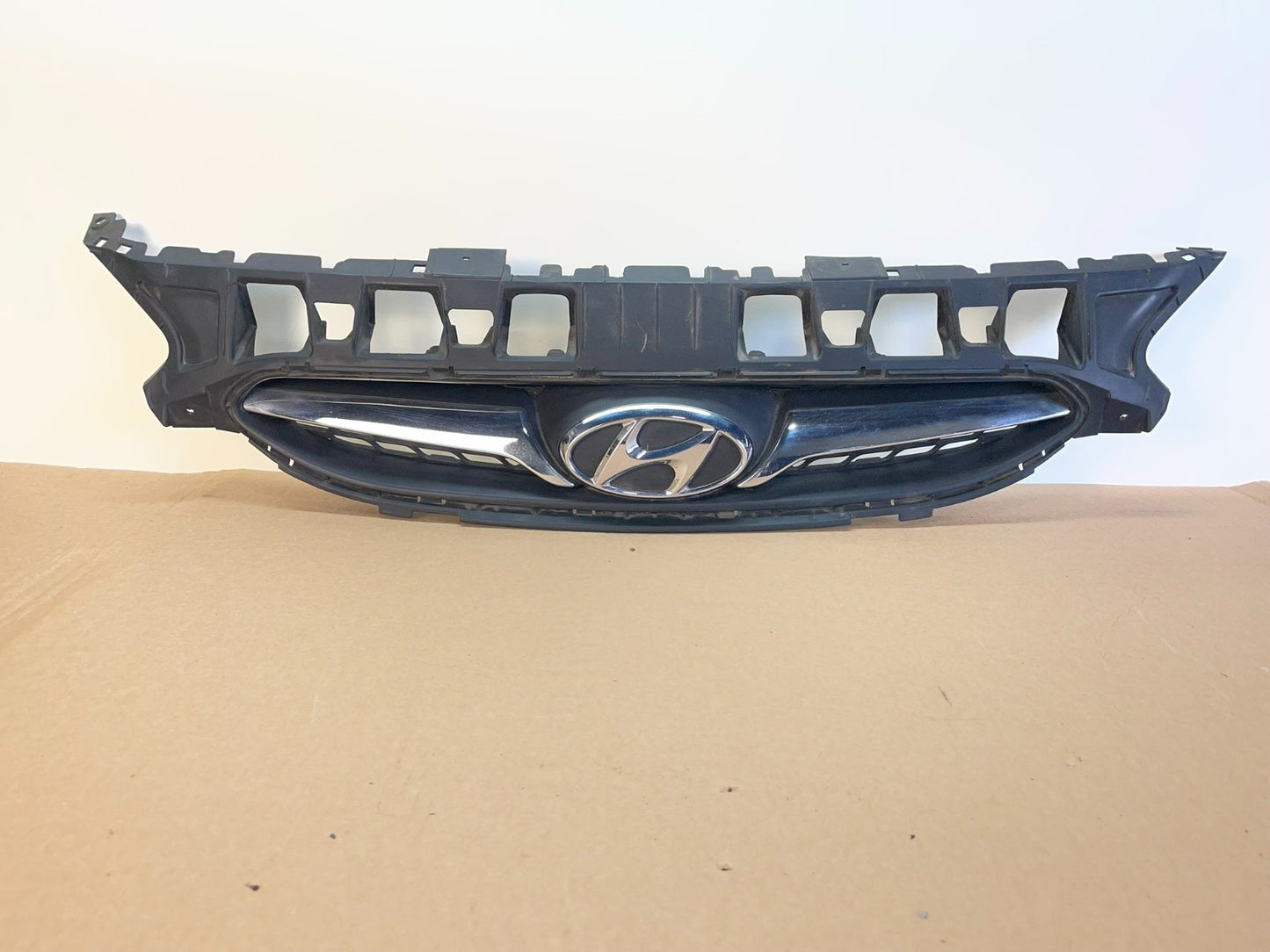2012 to 2017 Hyundai Accent Front Upper Grill Grille AG3013 DG0