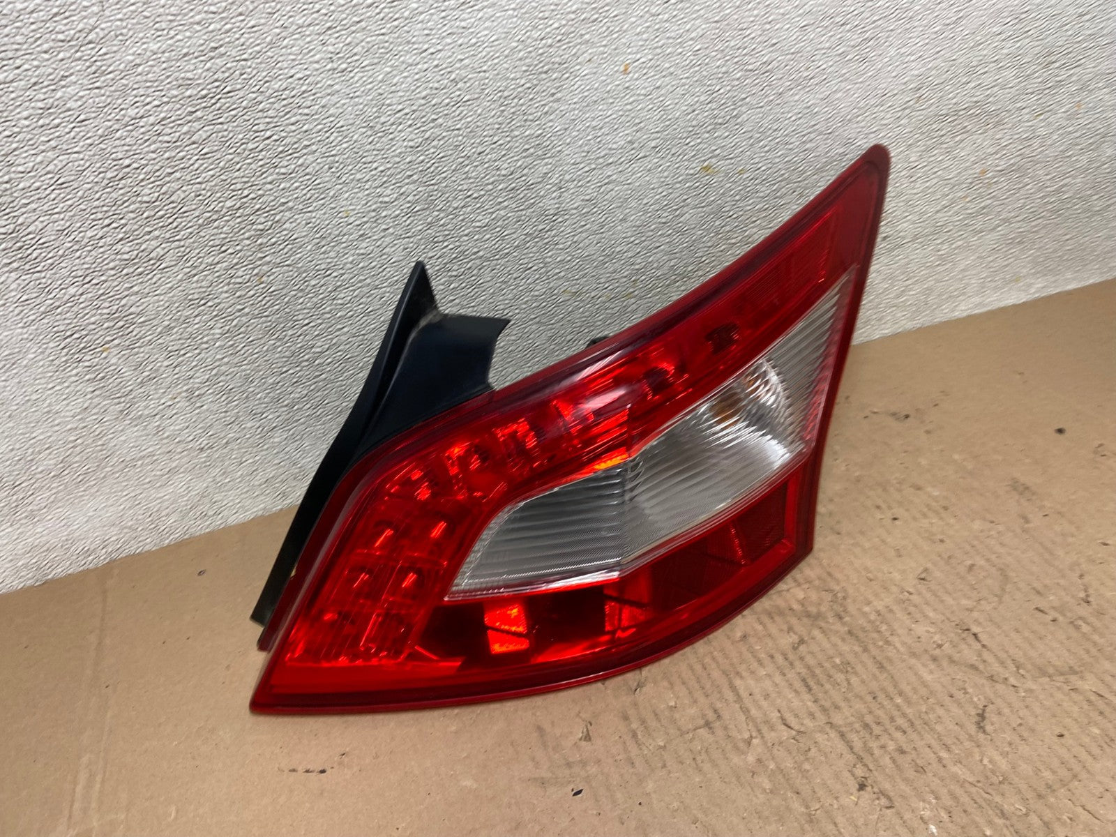 2009 2010 2011 Nissan Maxima Right Passenger RH Side Tail light OEM AB6039 LK2