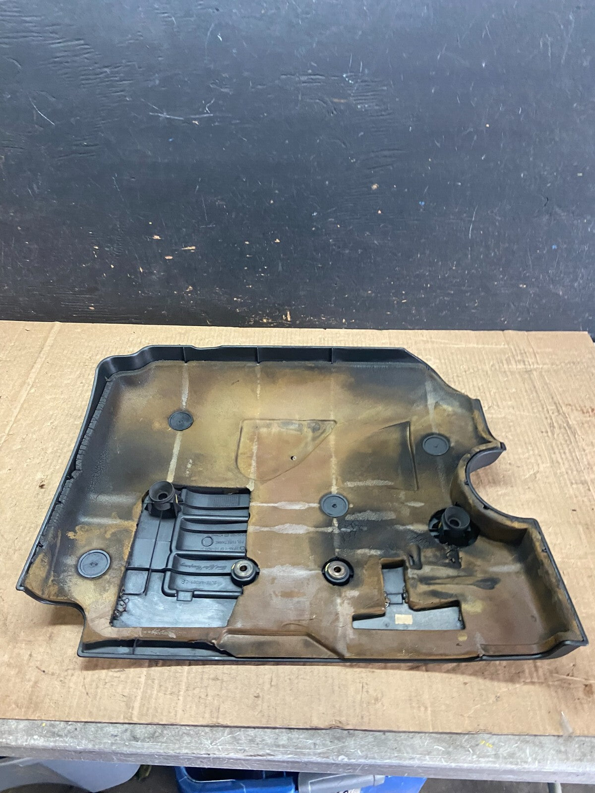 2002 to 2004  Lincoln Navigator 5.4L V8 Engine Motor Cover O3295 DG4