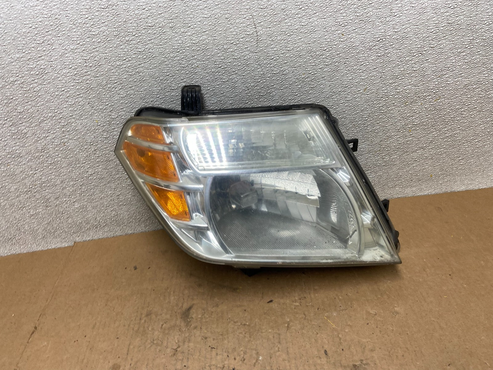 2008 to 2012 Nissan Pathfinder Halogen Headlight Right Passenger Z7652 DW0