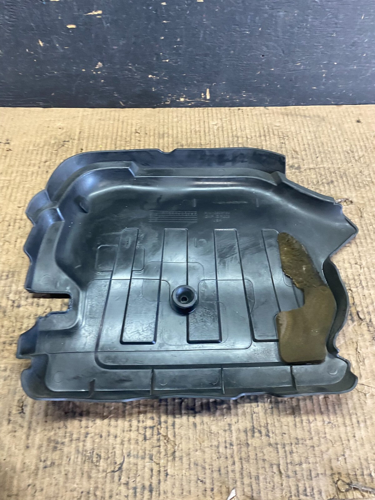 2008 to 2012 Chevrolet Malibu Engine Cover Plastic Motor Shield N1974 DG4