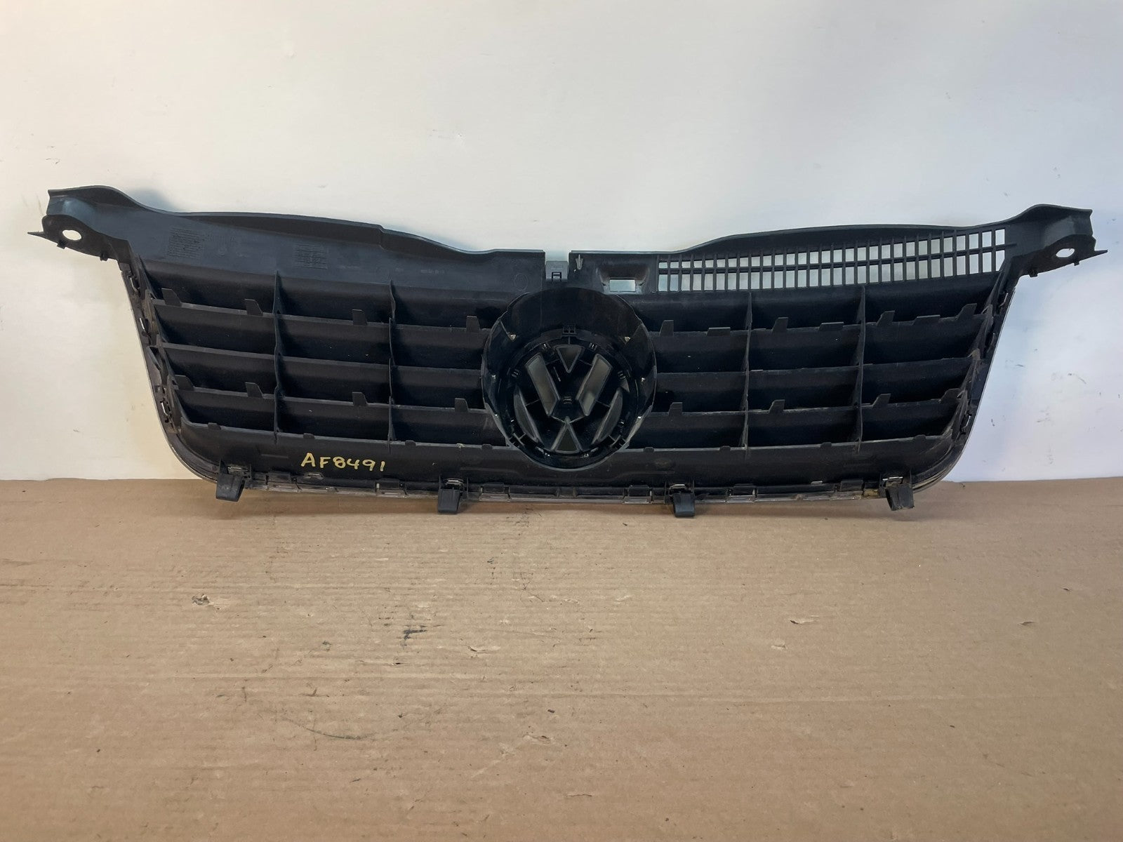 2001 to 2005 Volkswagen Passat Front Upper Grill Grille af8491 DG3