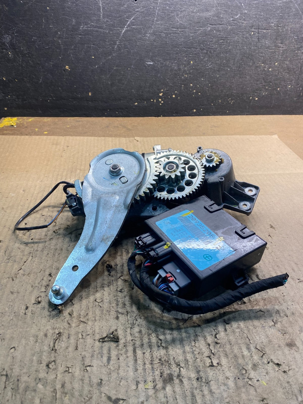 2009-2012 GMC Acadia Power Motor Liftgate Tailgate Control Module Z5035 DG4