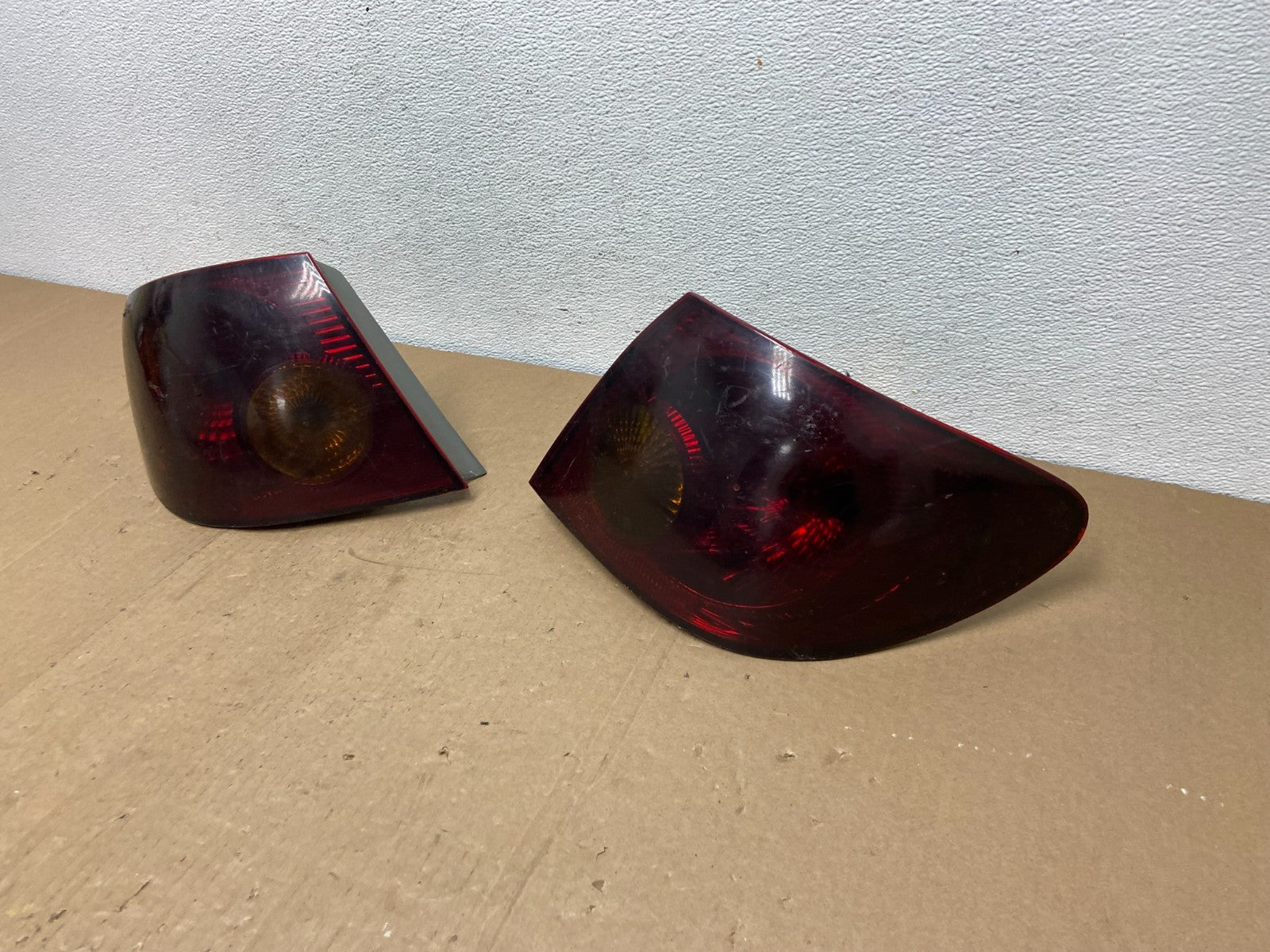2003 to 2005 Toyota Corolla Left+Right Side Tail Lights AC5697 DW1