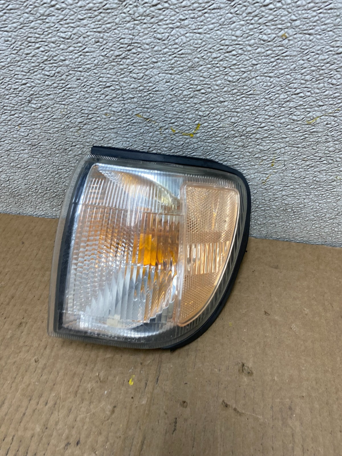 1999-2004 Nissan Pathfinder Front Left Driver Turn Signal W5034 DW0