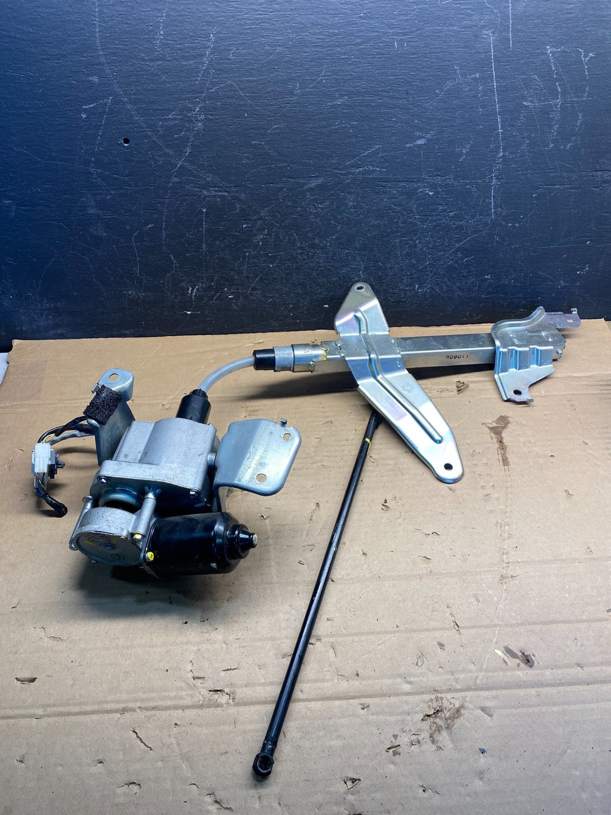 2007 to 2012 Mazda CX-9 CX9 Windshield Rear Wiper Motor AD9608 DG2