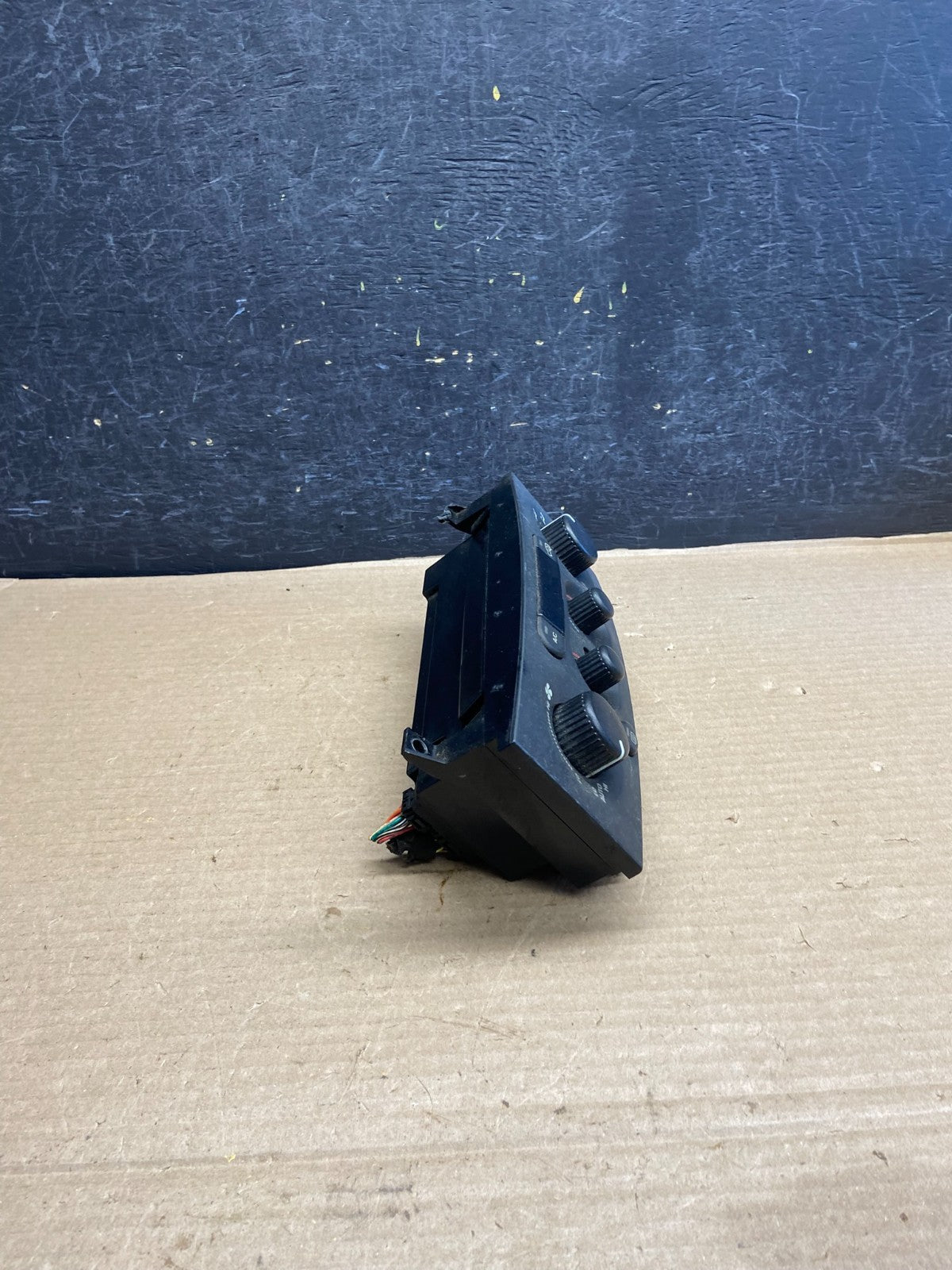 1999 to 2004 Jeep Grand Cherokee A/C Climate Control Bezel AH1567 DG1
