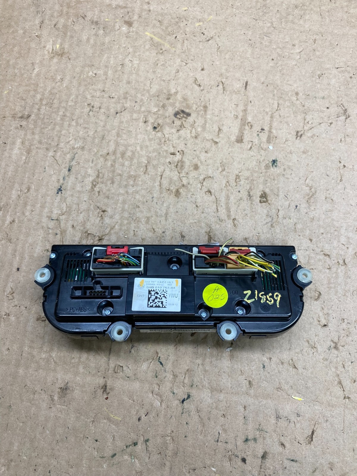 2012 - 2015 Volkswagen Passat Center Climate Control Panel AC Heater z1859 DG3