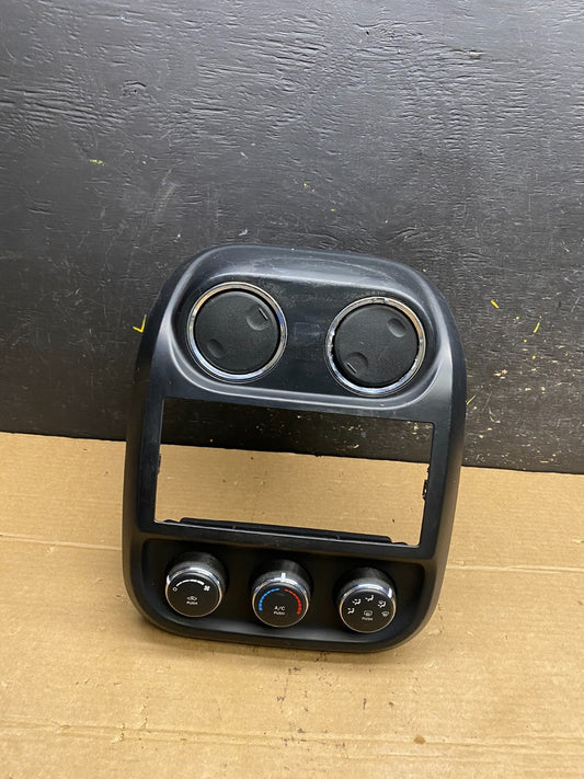 2011 to 2017 Jeep Patriot Dash Climate Temperature Control Radio Bezel W6584 DG0