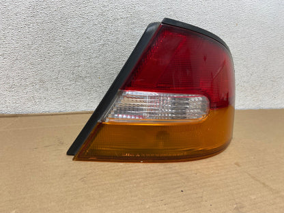 1998 1999 Nissan Altima Right Passenger RH Side Tail Light AG9160 LK1