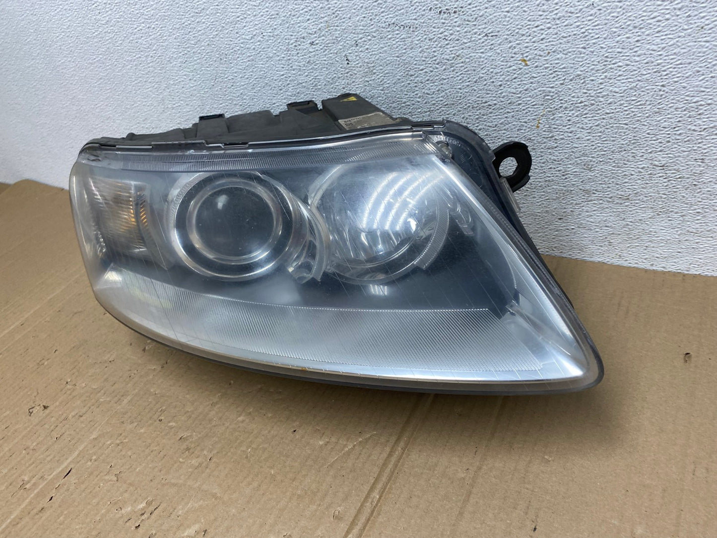 2005 to 2008 Audi A6 Right Passenger Side Headlight Xenon HID AE8964 LK1