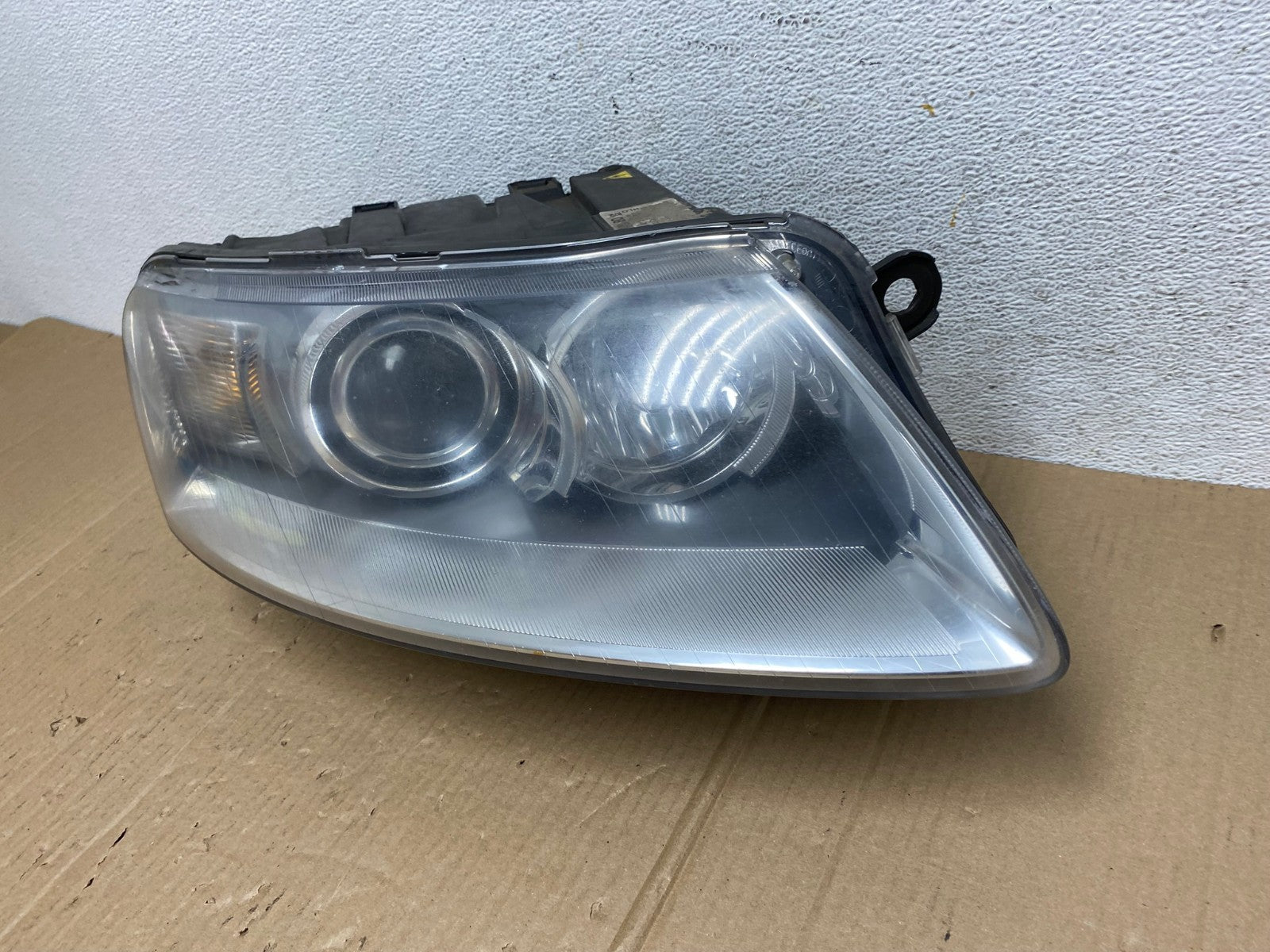 2005 to 2008 Audi A6 Right Passenger Side Headlight Xenon HID AE8964 LK1