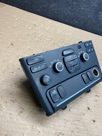 2007-2013 Volvo XC90 Center A/C Climate Control Radio Panel Bezel AG8430 DG2