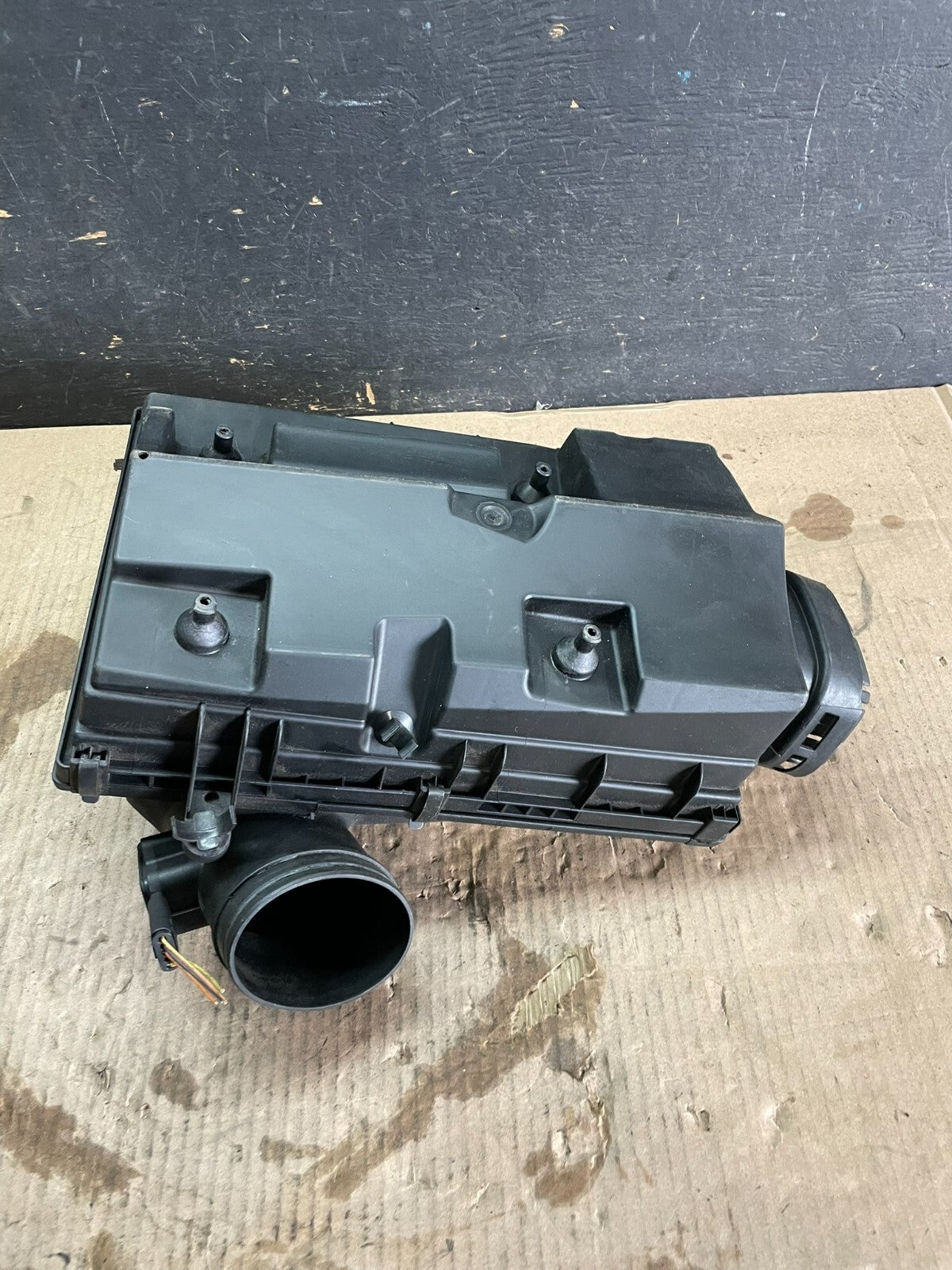 2007 to 2010 BMW X5 Air Intake Cleaner Filter Housing Box M8984 DG6