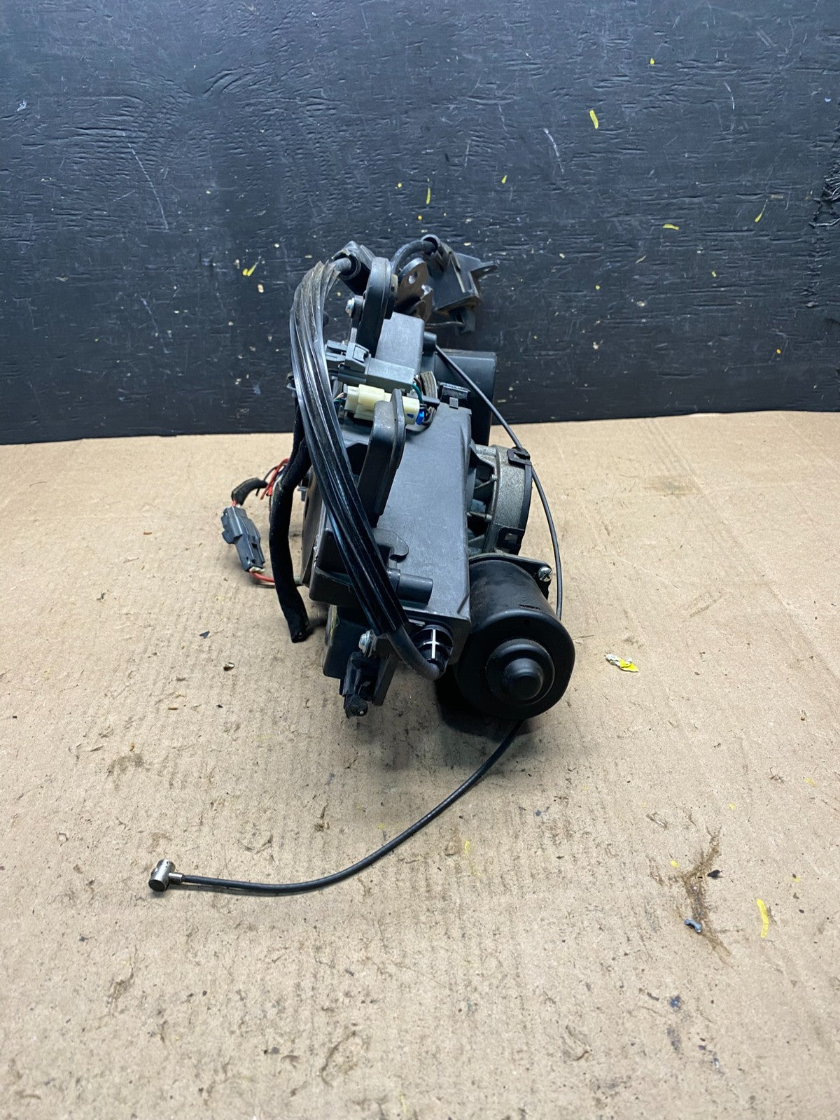 2007-2014 Kia Sedona Left Electric Power Sliding Door Motor Regulator R8415 DG2