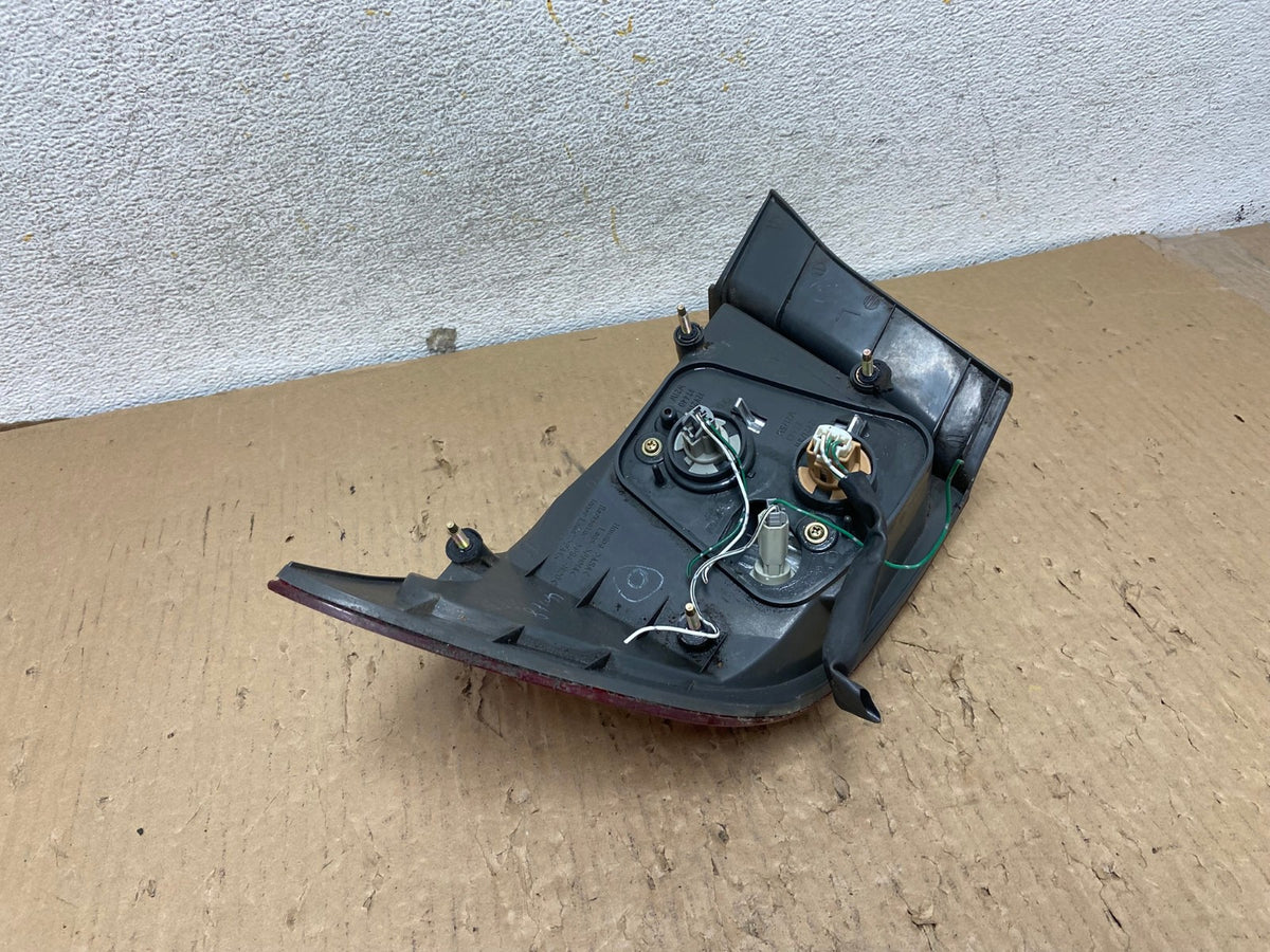 2000 2001 Lexus ES300 Outer Left Driver Lh Side Tail Light AH2887 LK3