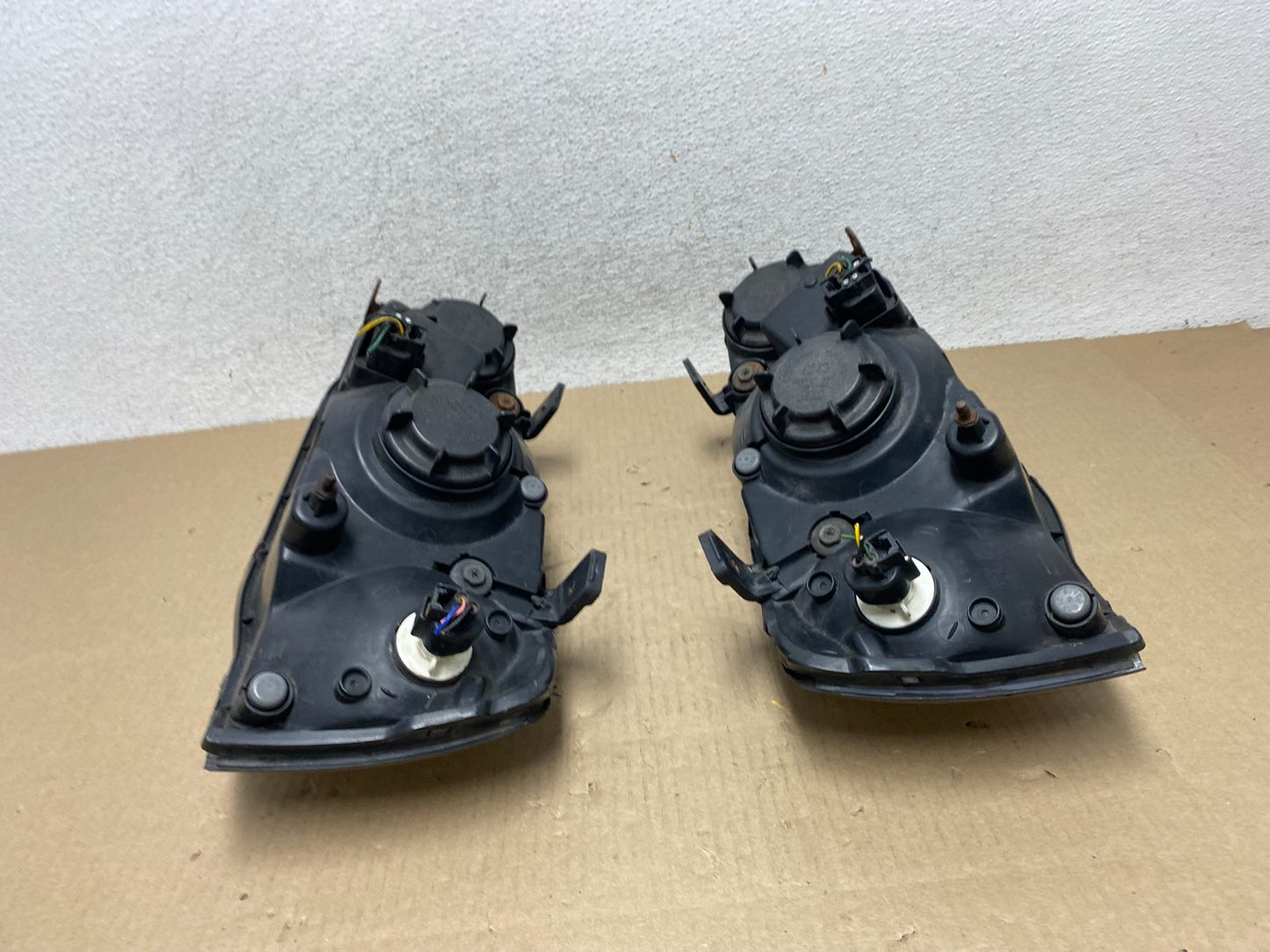 2001 2002 2003 Hyundai Elantra Left+Right Side Set Halogen Headlights AG5887 DW8