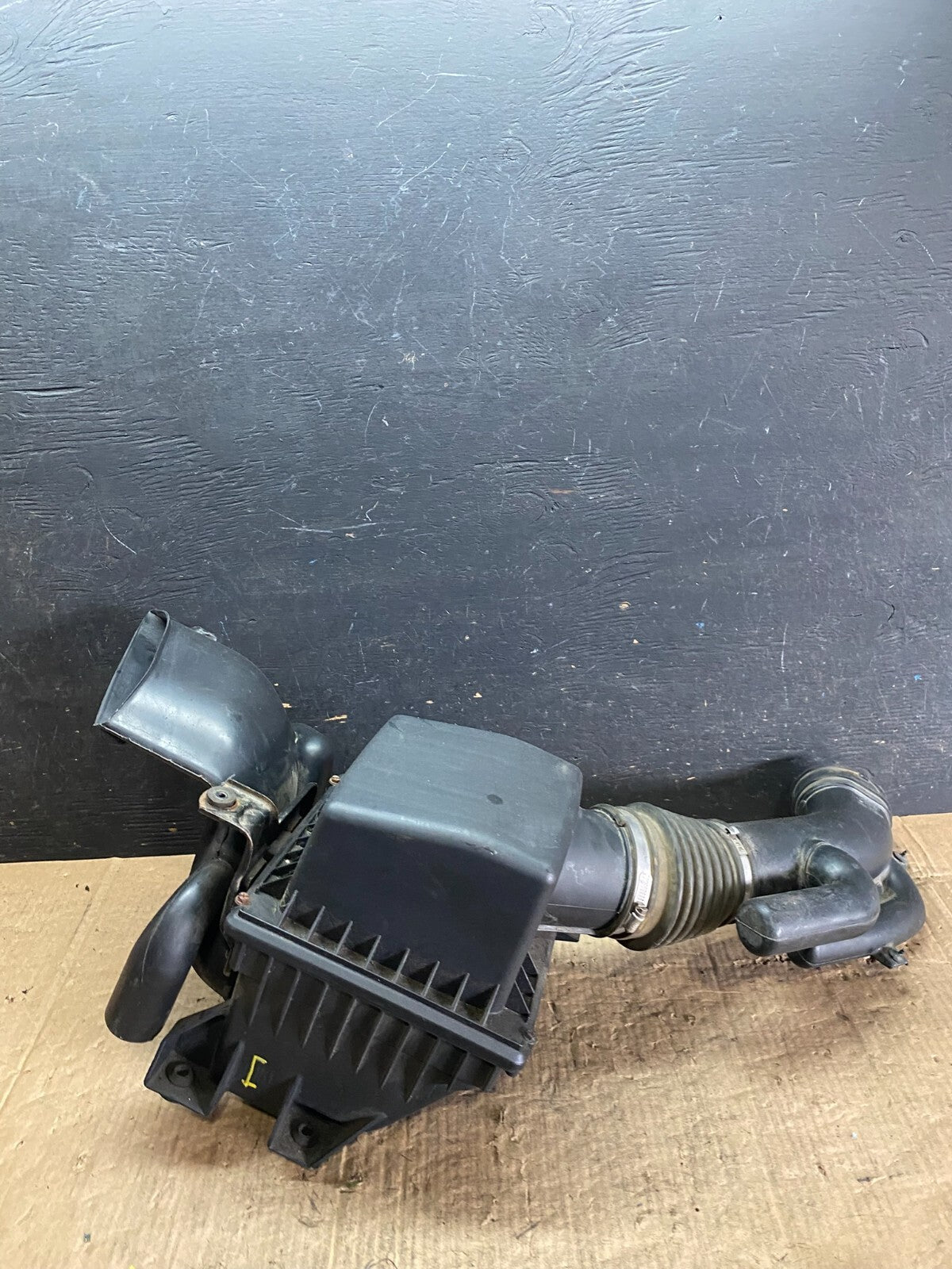 2011 to 2014 Dodge Avenger Chrysler 200 3.6L Air Cleaner Filter Box O3250 OEM DG0