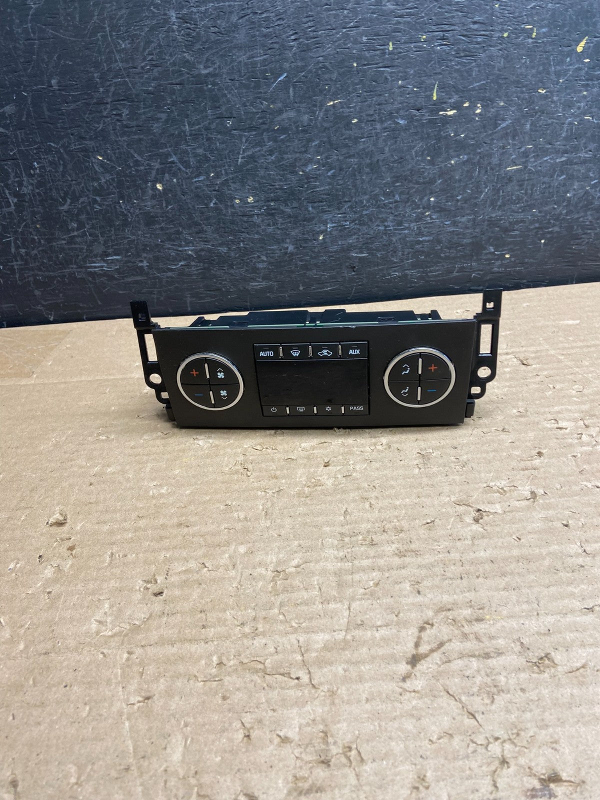 2007 to 2009 GMC Yukon Chevrolet Tahoe Climate Control A/C Panel AG8528 DG0