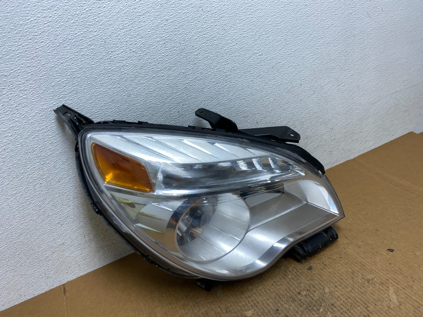 2010 - 2015 Chevrolet Equinox Halogen Headlight Right Passenger Side AE2591 DW2