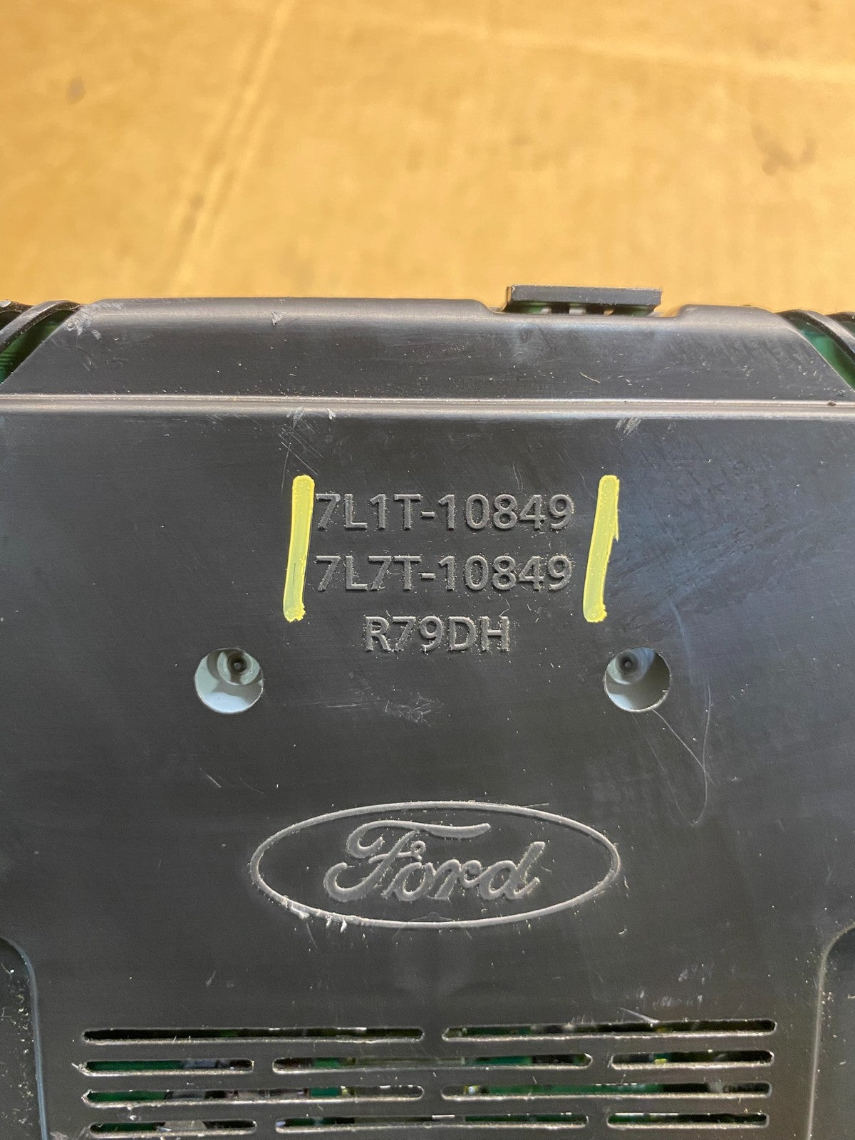 2007 to 2008 Lincoln Navigator Speedometer Gauge Cluster AD3710 DW5