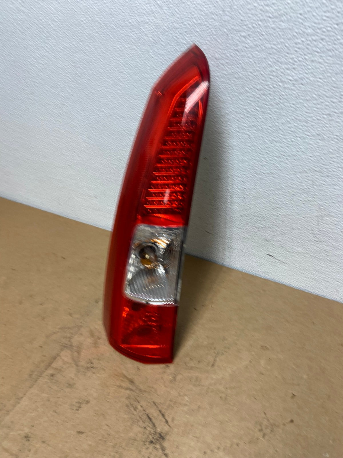 2005 - 2007 Volvo XC70 V70 Left Driver LH Side Tail Light Upper Oem AC3043 LK1