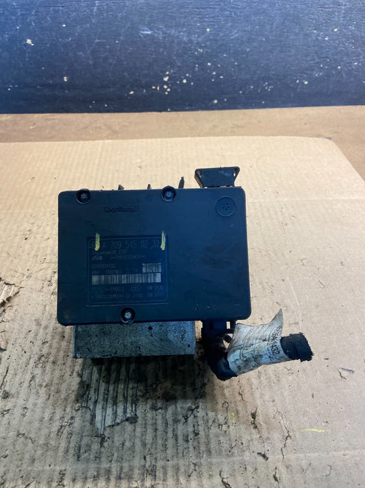 2002 to 2005 Mercedes C230 C240 C-Class ABS Pump Module A2095450232 Z9014  DG0