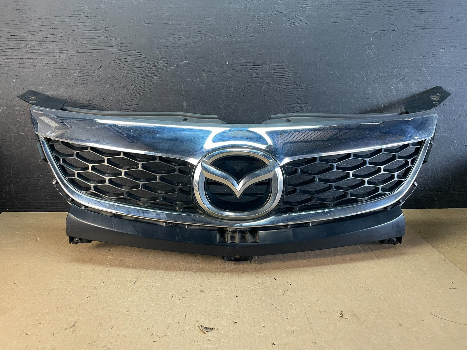 2010-2012 Mazda CX-9 Front Upper Grill Grille w/ Emblem AD5861 DG0