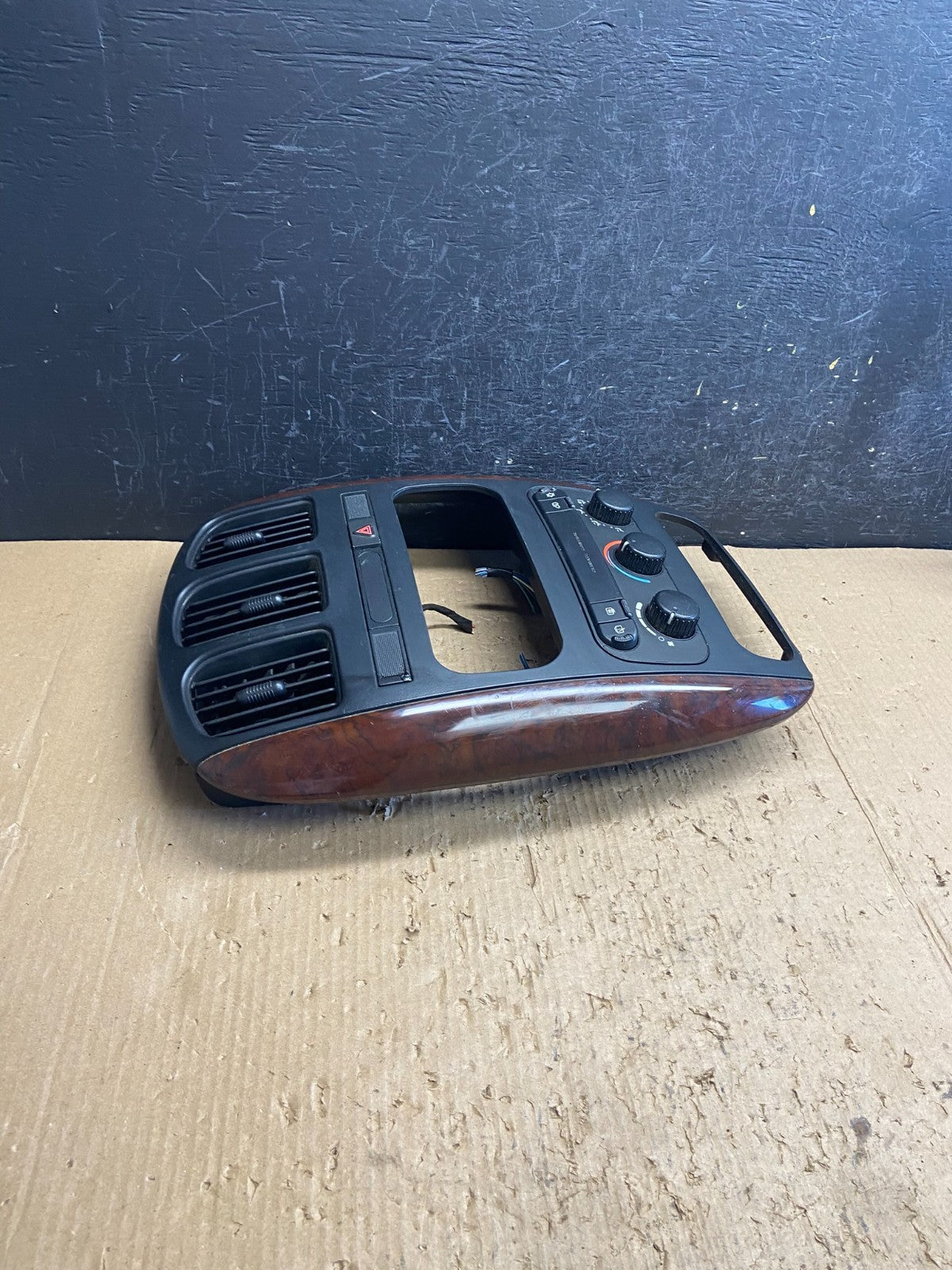 2004-2007 Chrysler Town Country Climate Control Panel Center Dash Trim AF1548 DG1