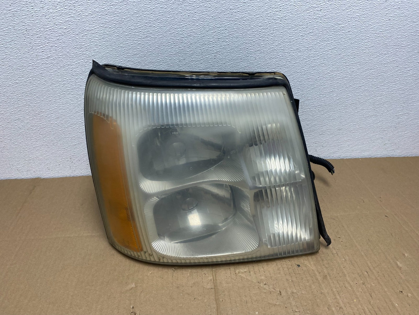 2002-2006 Cadillac Escalade Right Passenger Side Xenon HID Headlight Oem AB81270