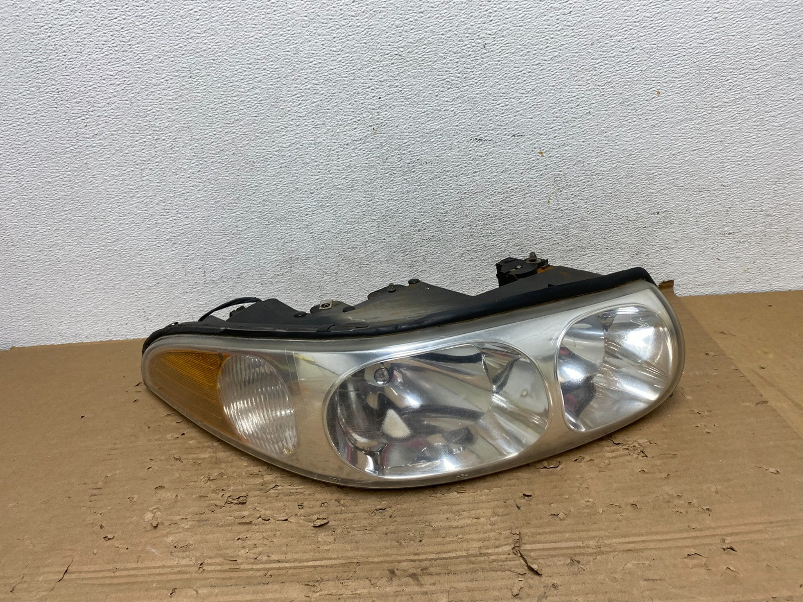 2000 to 2005 Buick Lesabre Headlight Right Passenger Side Halogen AD4379 DW0