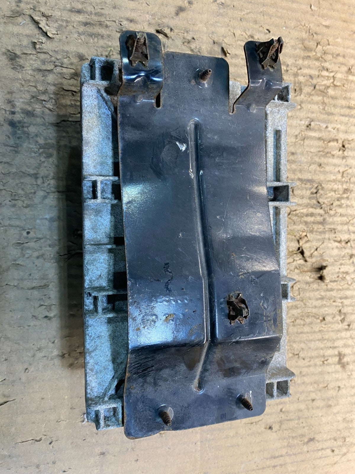2005 Chrysler  Caravan  3.3L Engine Control Unit ECU P05187657AC y1541 DG2