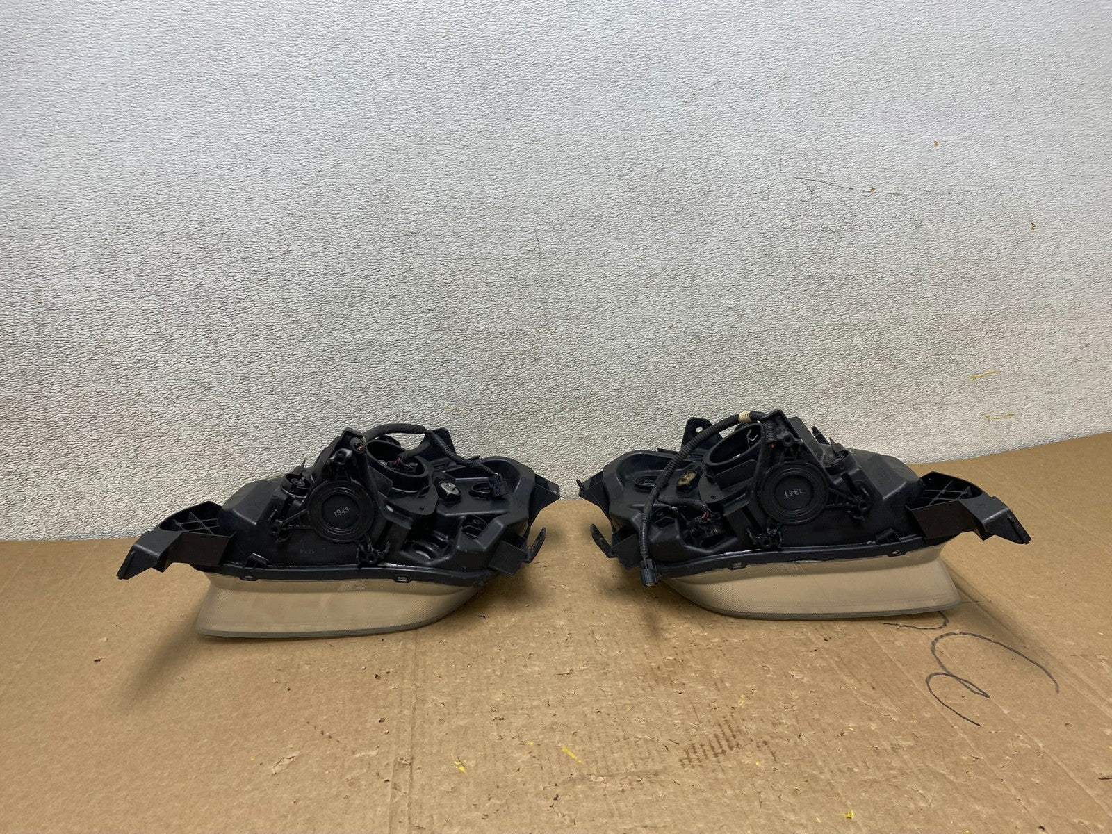 2003 to 2006 Honda Element Left+Right Side Headlights U9911 DW9