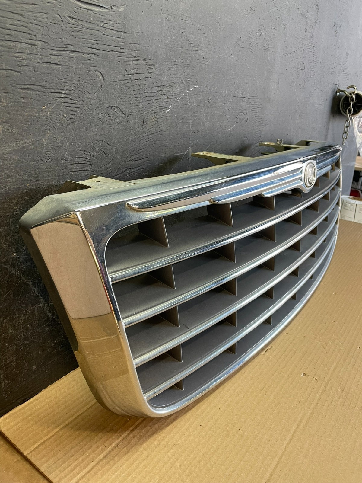 2007 2008 2009 Chrysler Aspen Front Radiator Upper Grill Grille AE8660 DW2