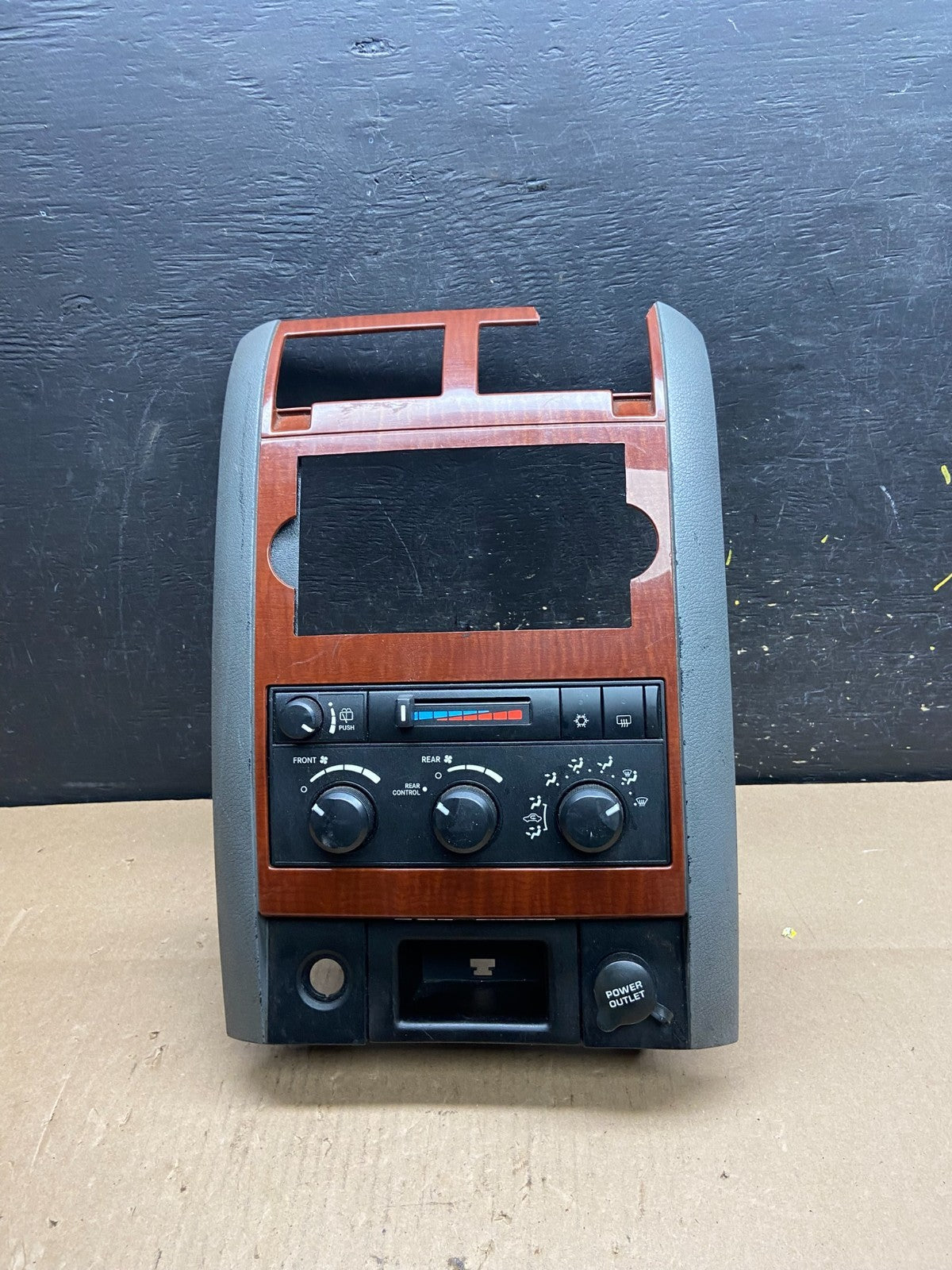 2005-2009 Dodge Durango Heat AC Climate Temperature Control Radio Bezel T4605 DG0