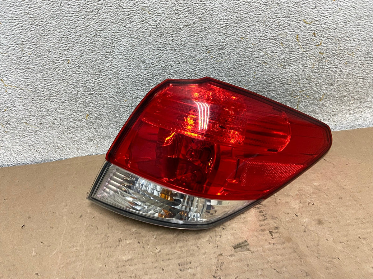2010-2014 Subaru Outback Wagon Right Passenger Rh Side Tail Light AI0913 LK0