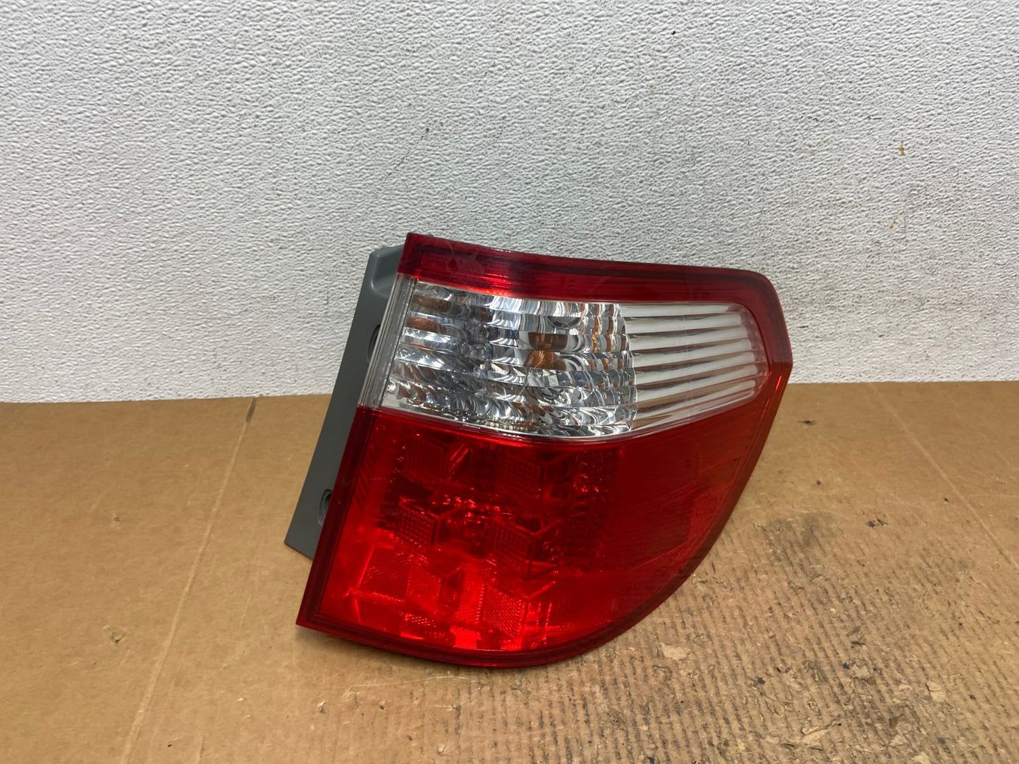 2005 2006 2007 Honda Odyssey Right Passenger RH Side Tail Light AE2629 LK0