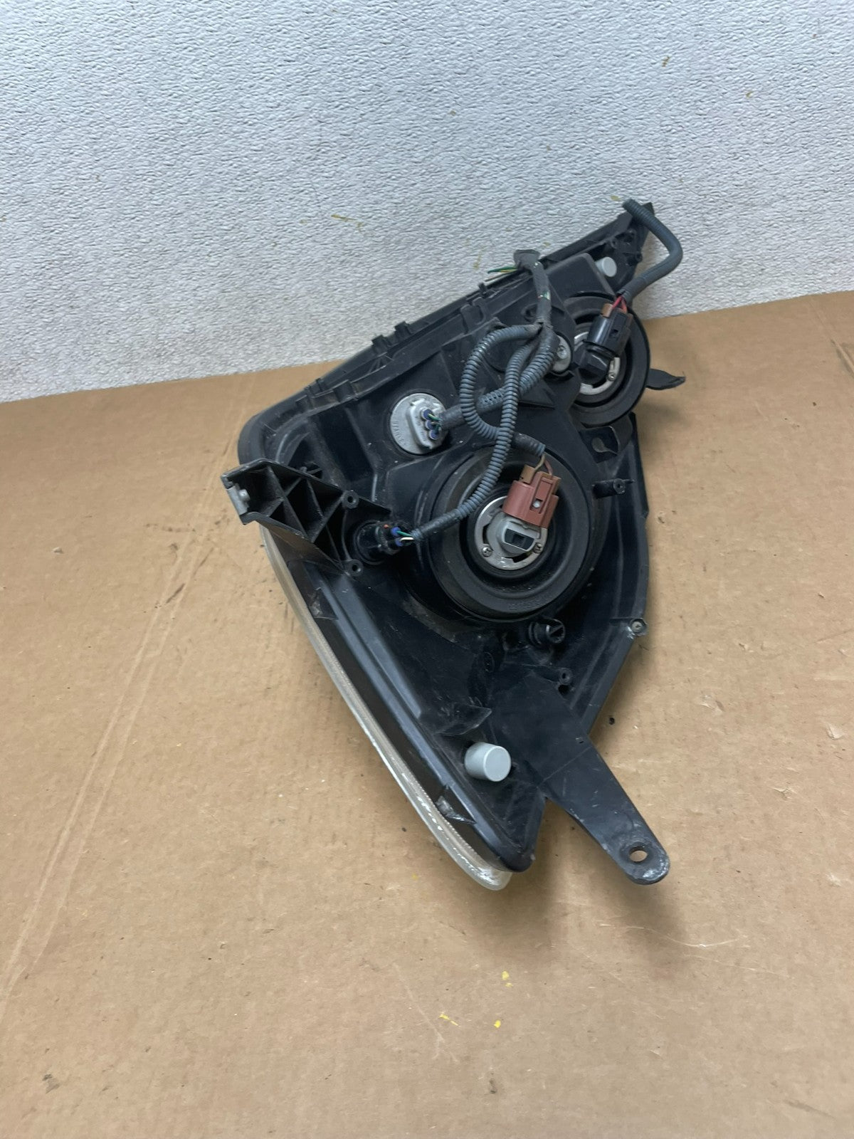 2004-2005 Toyota Sienna Driver Right Passenger Halogen Headlight OEM Q6742 DW13