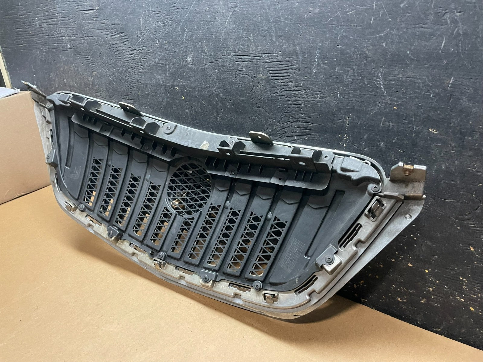 2013 to 2016 Buick Encore Front Upper Grill Grille Oem Z8190 DG7