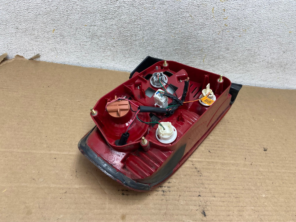 2002 - 2005 Hyundai Sonata Right Passenger RH Side Tail Light AH4063 LK6