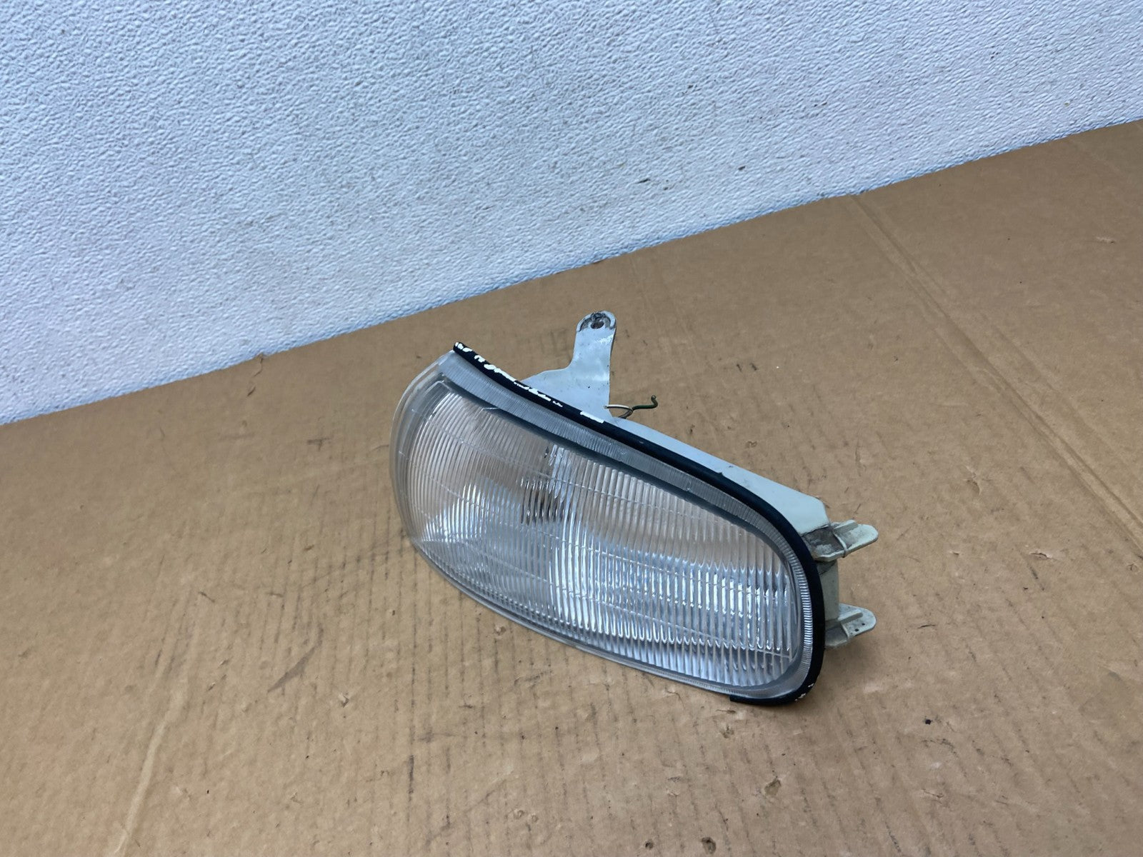 1992 to 1994 Toyota Camry Left Driver LH Side Turn Signal AC7564 DW1
