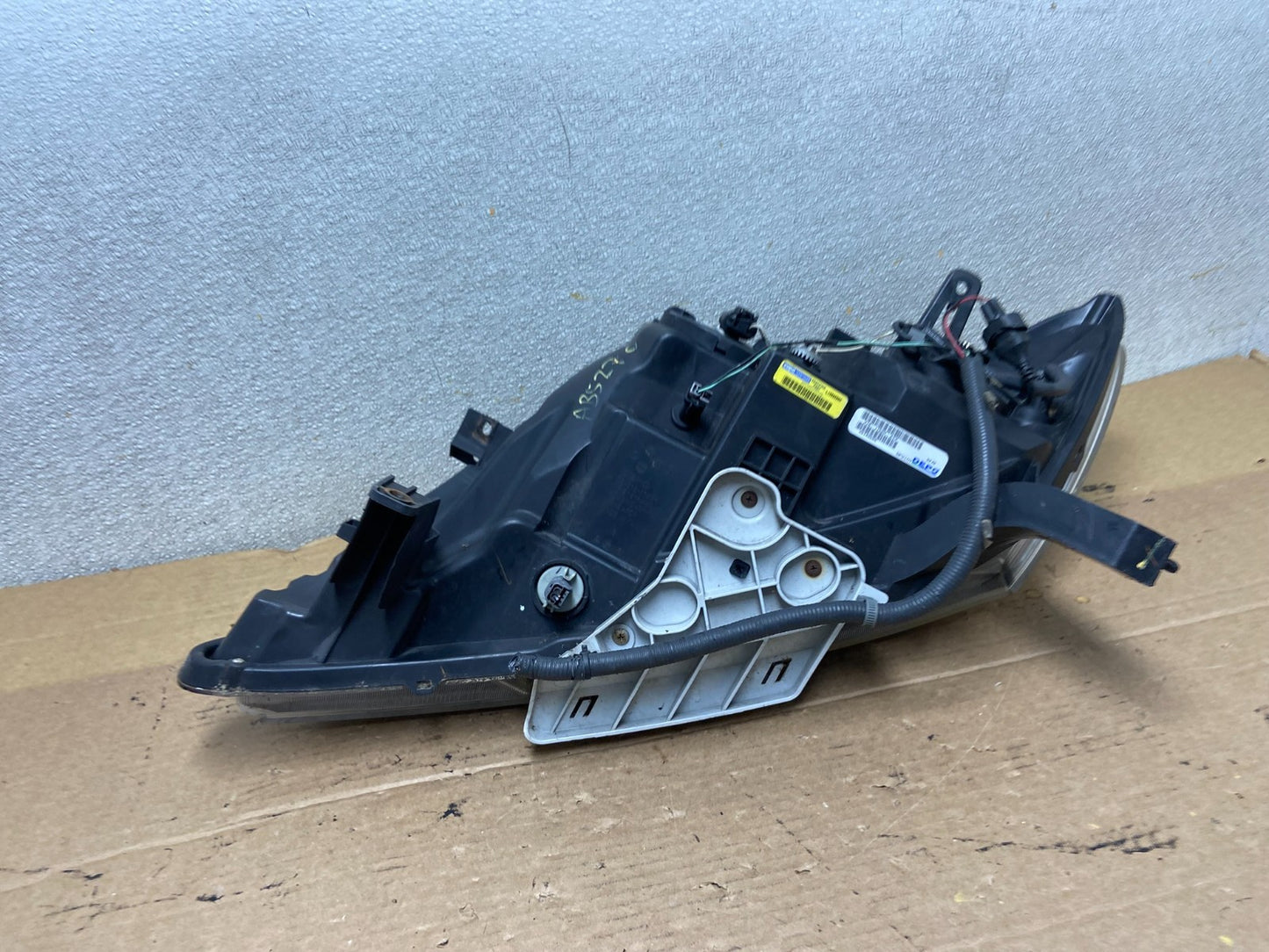 2013 to 2016 Nissan Pathfinder Right Passenger RH Side Headlight OEM AB5270 DW8