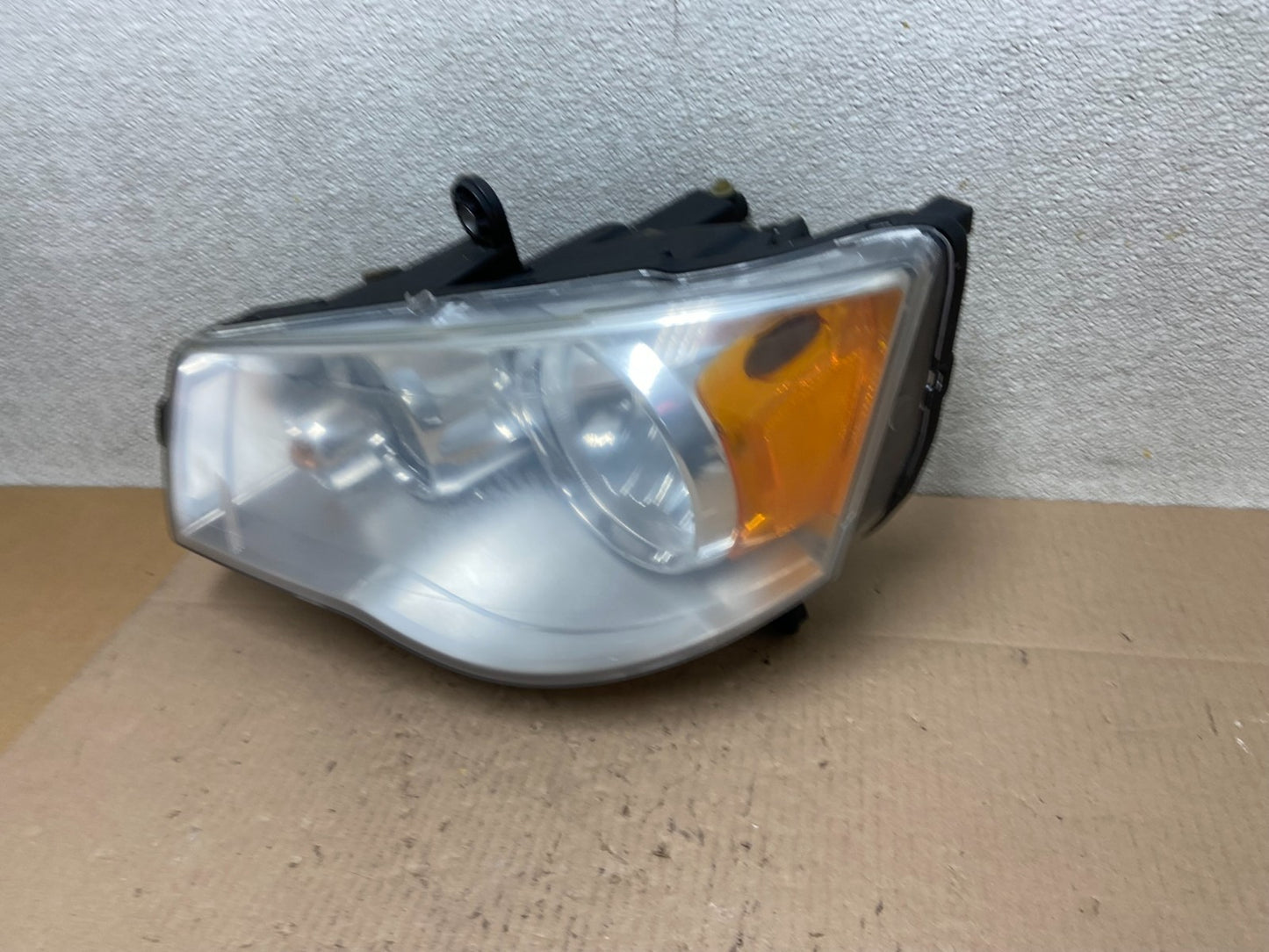 2008 to 2016 Chrysler Town and Country Left Driver Lh Side Headlight Z4011 DW1