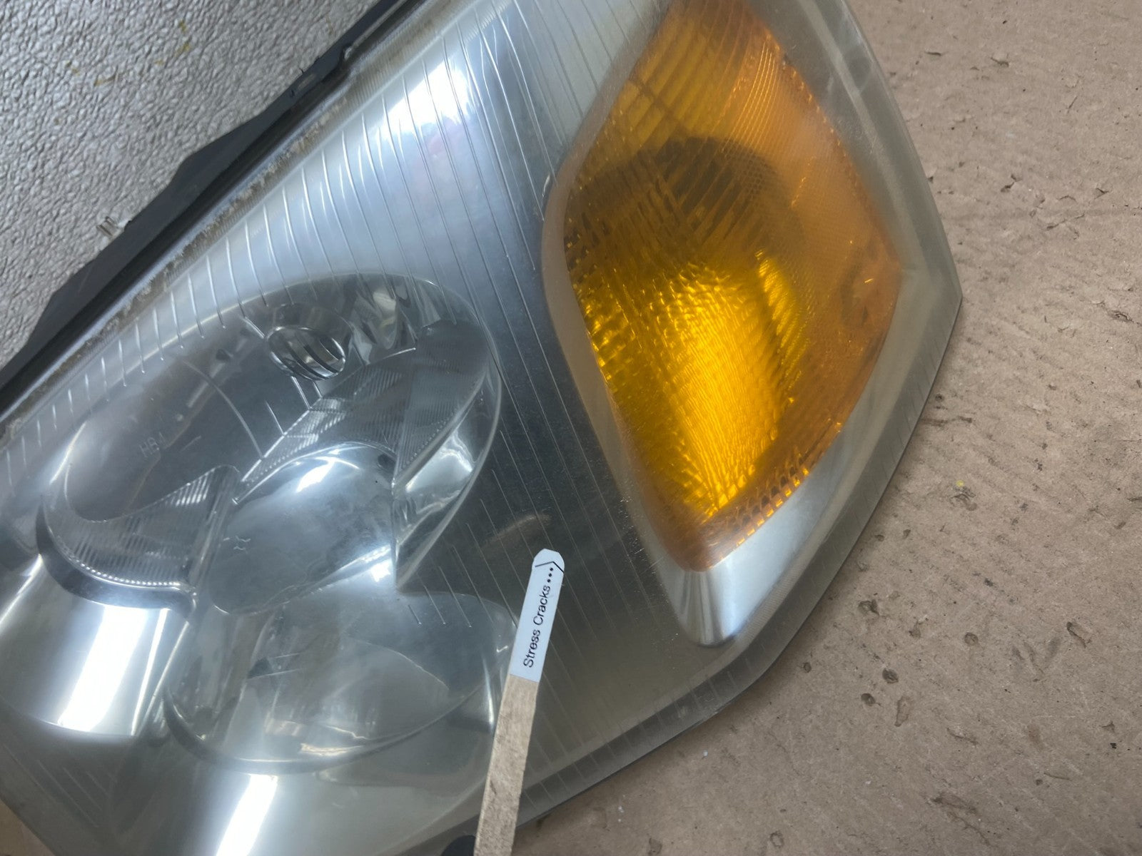 2002 to 2009 Gmc Envoy Left Driver Lh Side Headlight Halogen Oem AA0607 DW4