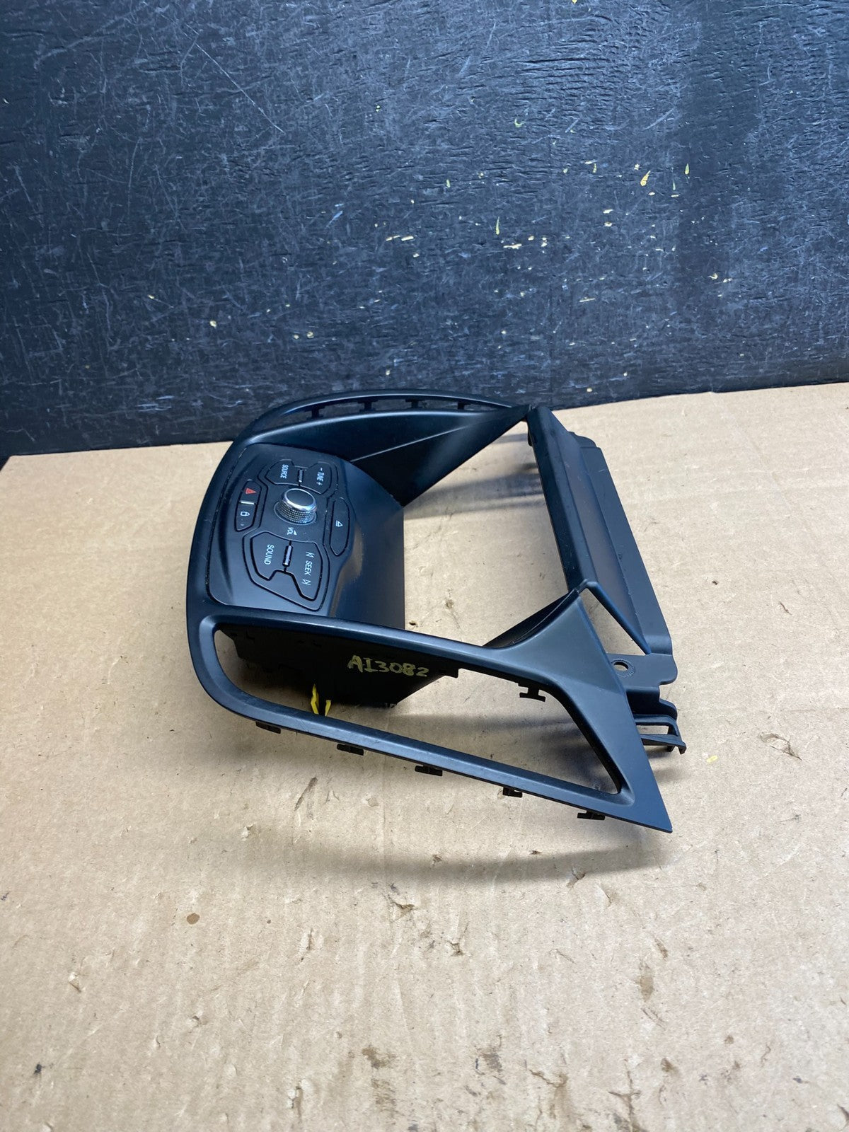 2013 to 2016 Ford Escape Dash Radio Control Panel Bezel cj54-18835 ai3082 DG2
