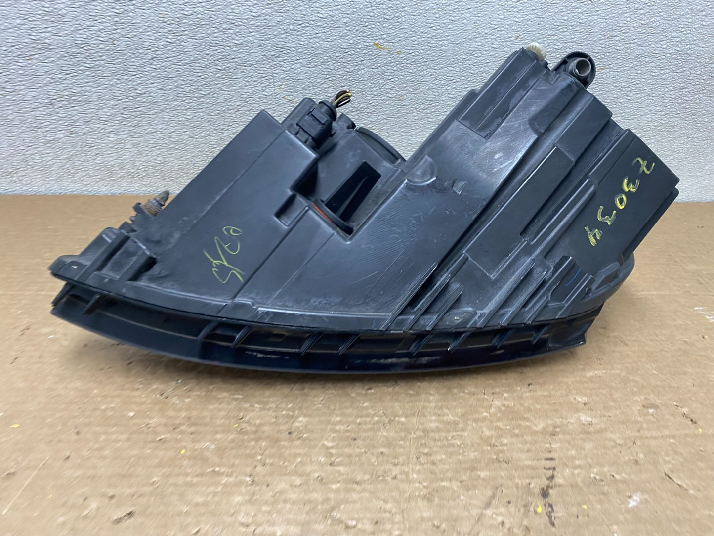 2011 to 2014 Volkswagen Jetta Right Passenger RH Headlight Halogen Z3034 PS9