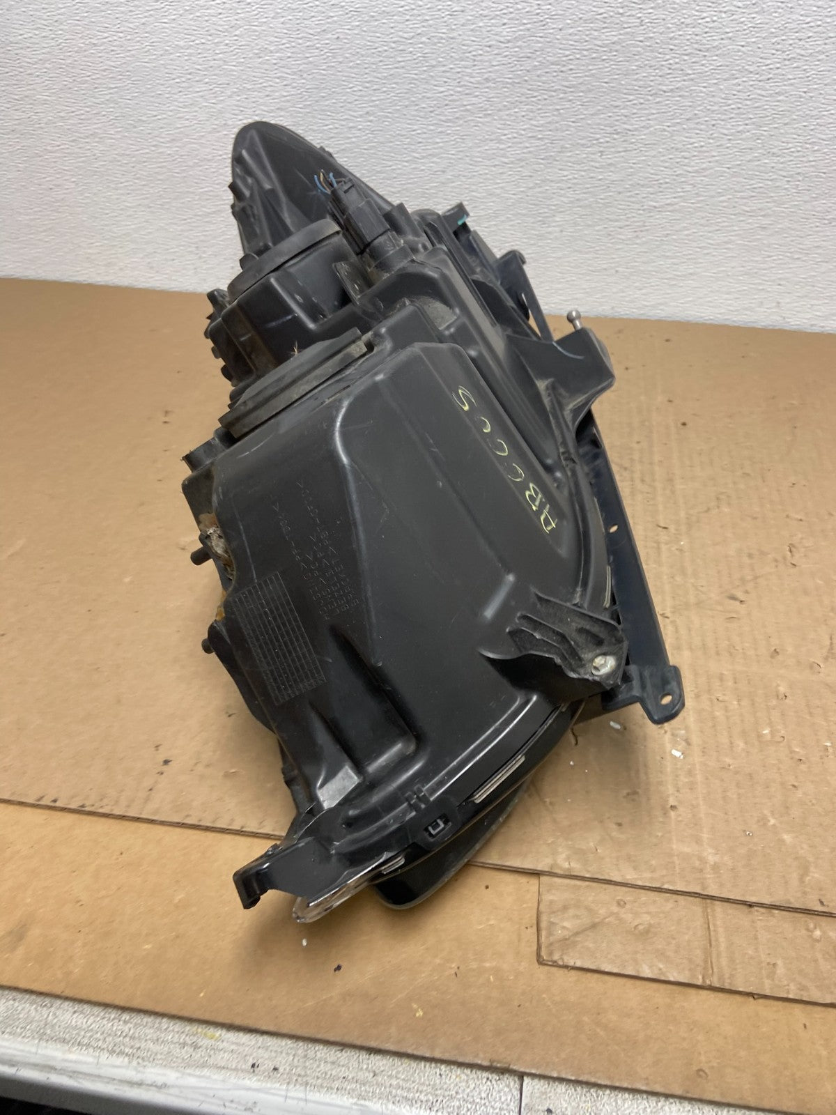 2013 to 2016 Ford Fusion Right Passenger Rh Side Headlight AB6605 DW10