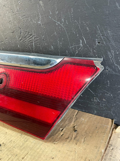 2003 2004 2005 Mercury Grand Marquis Trunk Lid Center Tail Light Oem AB7995 DG1