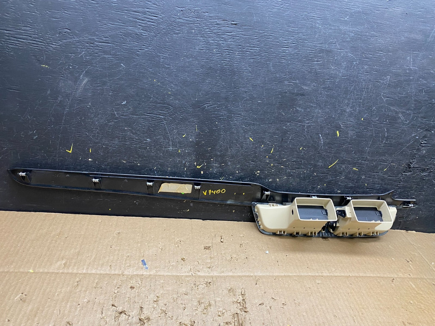 2009 to 2014 Volkswagen Routan Dash Center Trim Bezel Panel Vents v7400 DG3